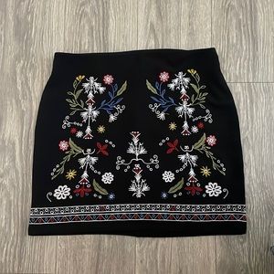 Zipped Back Embroidery Detail Badycon Skirt